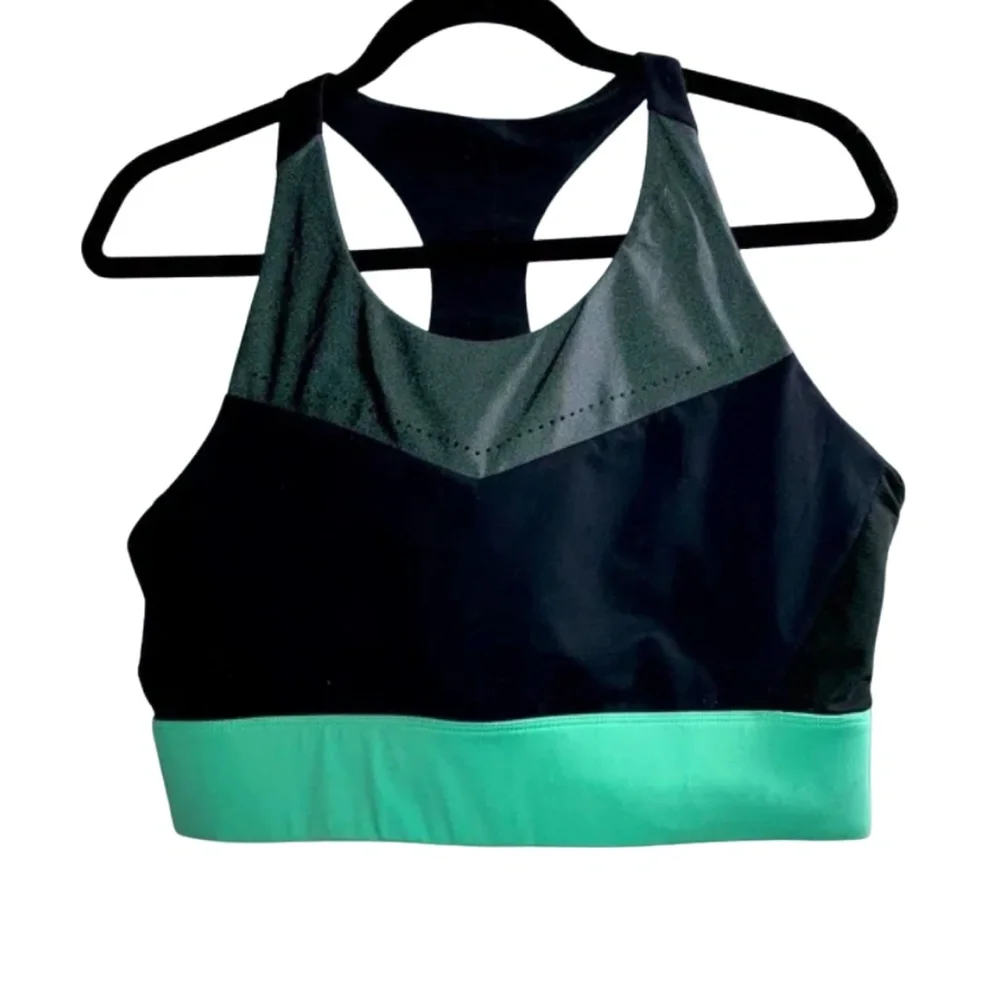 L | Sports Bra - Picture 2 of 4